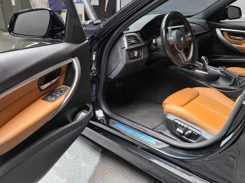 BMW 330 i - САМО 30% АВАНС, снимка 10 - Автомобили и джипове - 56304457