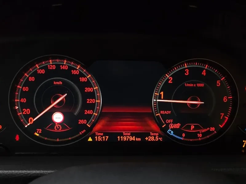 BMW 330 i - САМО 30% АВАНС, снимка 8 - Автомобили и джипове - 56304457