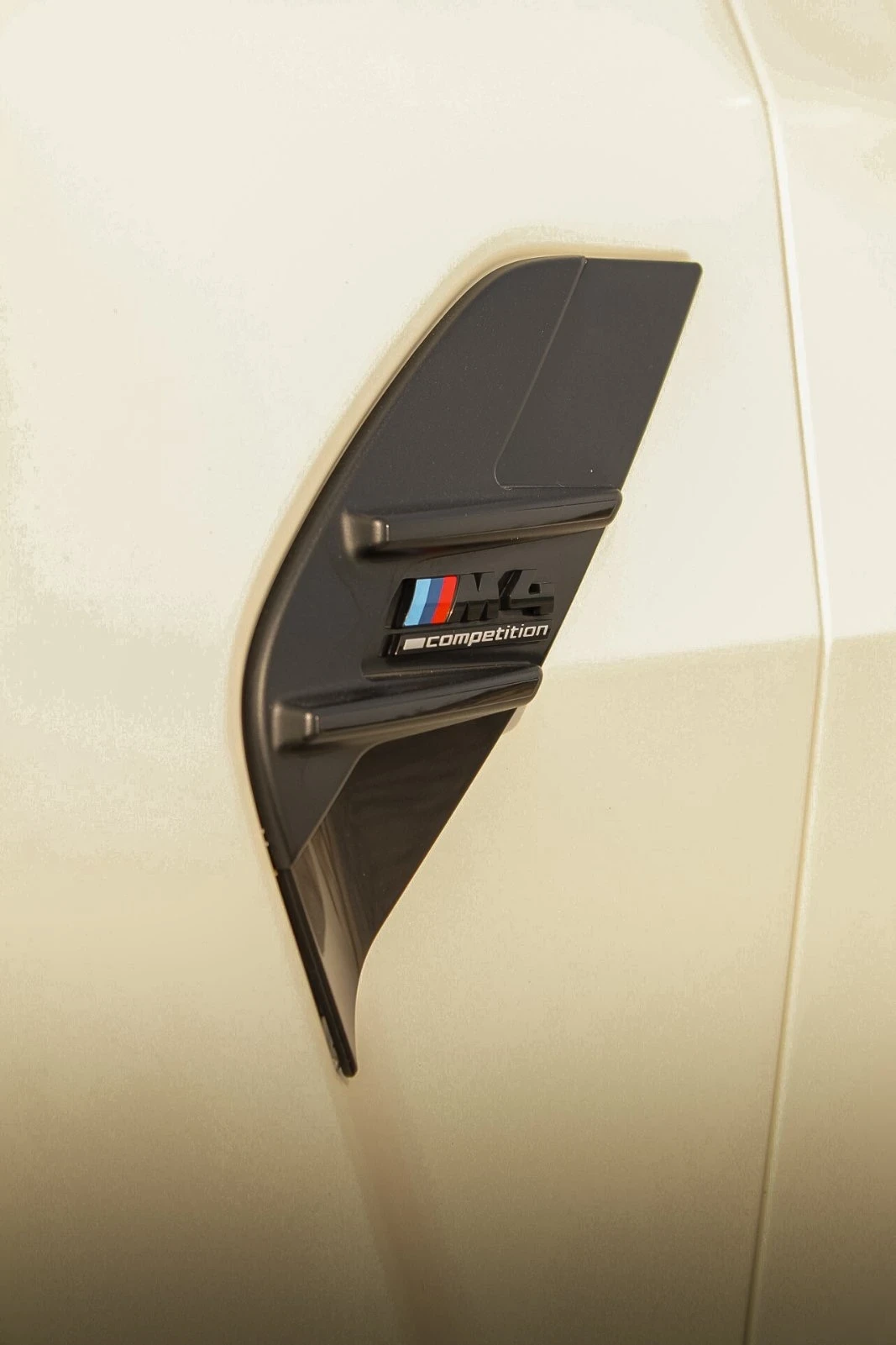 BMW M4 Competition - изображение 5