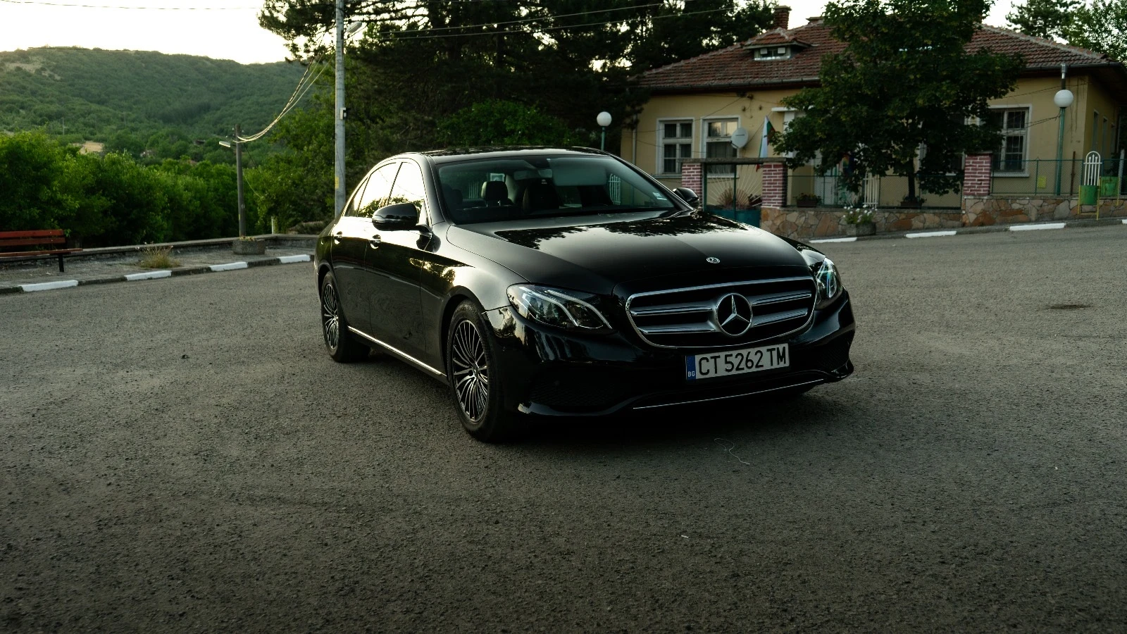 Mercedes-Benz E 200  - изображение 2
