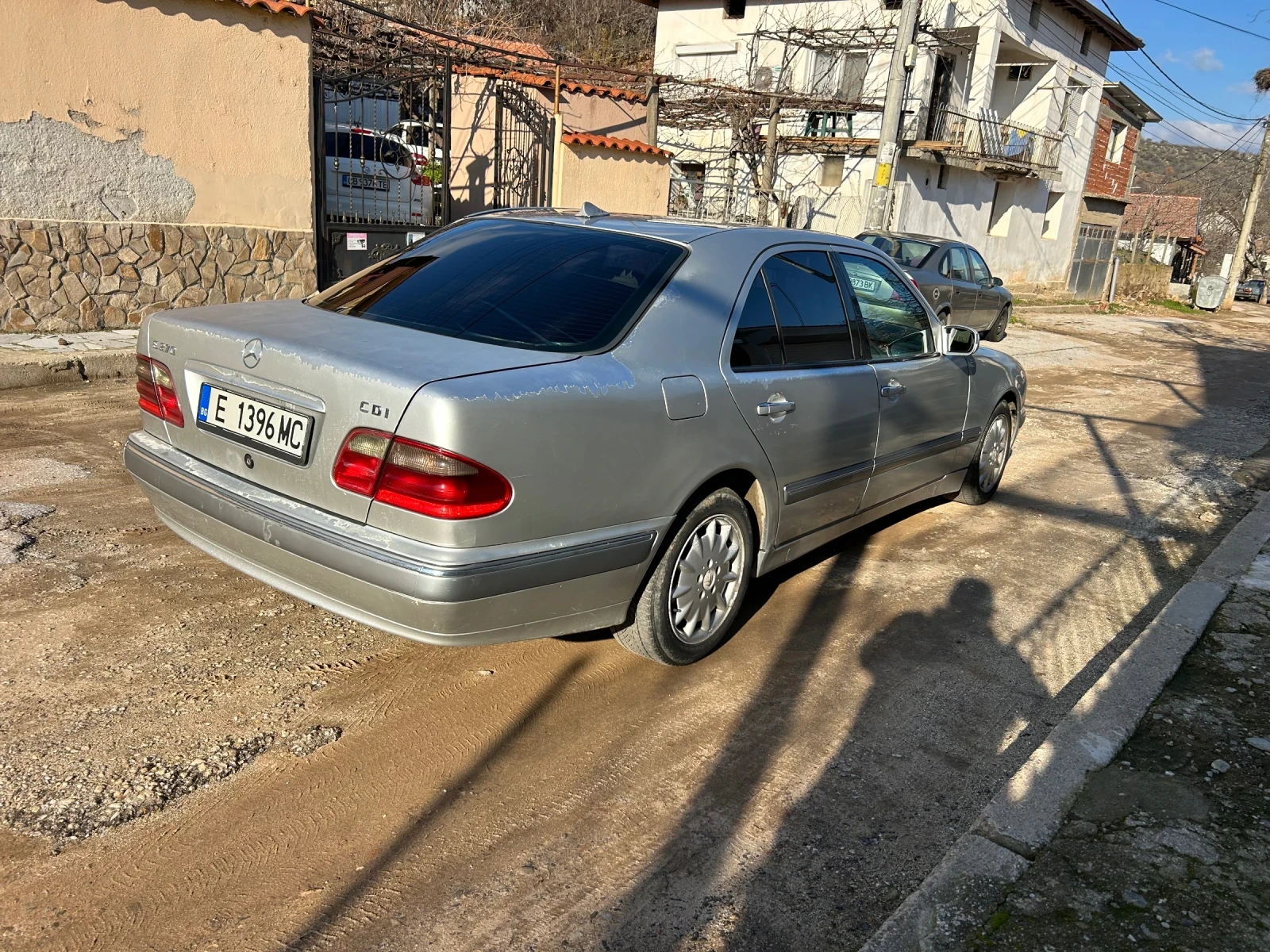 Mercedes-Benz E 270 Автомат  - изображение 4