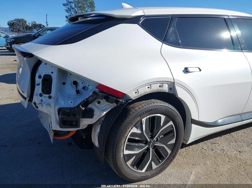 Kia EV6 2023 KIA EV6 GT-LINE - изображение 9