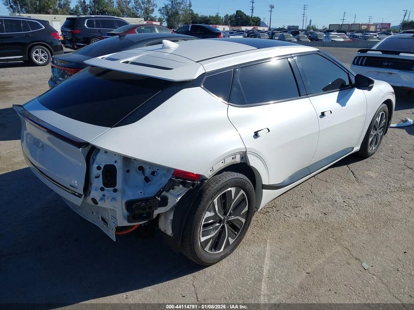 Kia EV6 2023 KIA EV6 GT-LINE - изображение 8