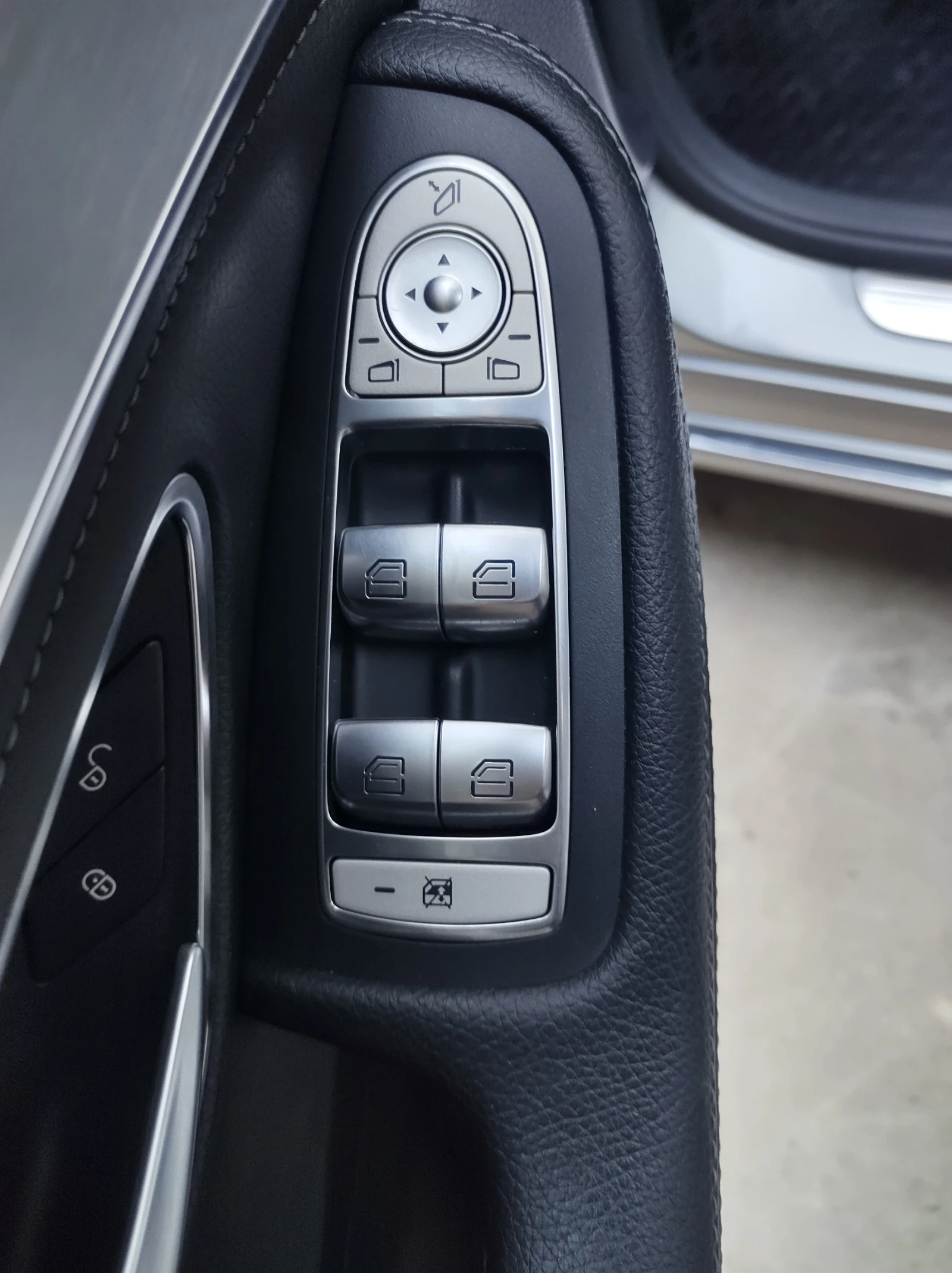 Mercedes-Benz C 180 Avantgarde, снимка 17 - Автомобили и джипове - 53750676