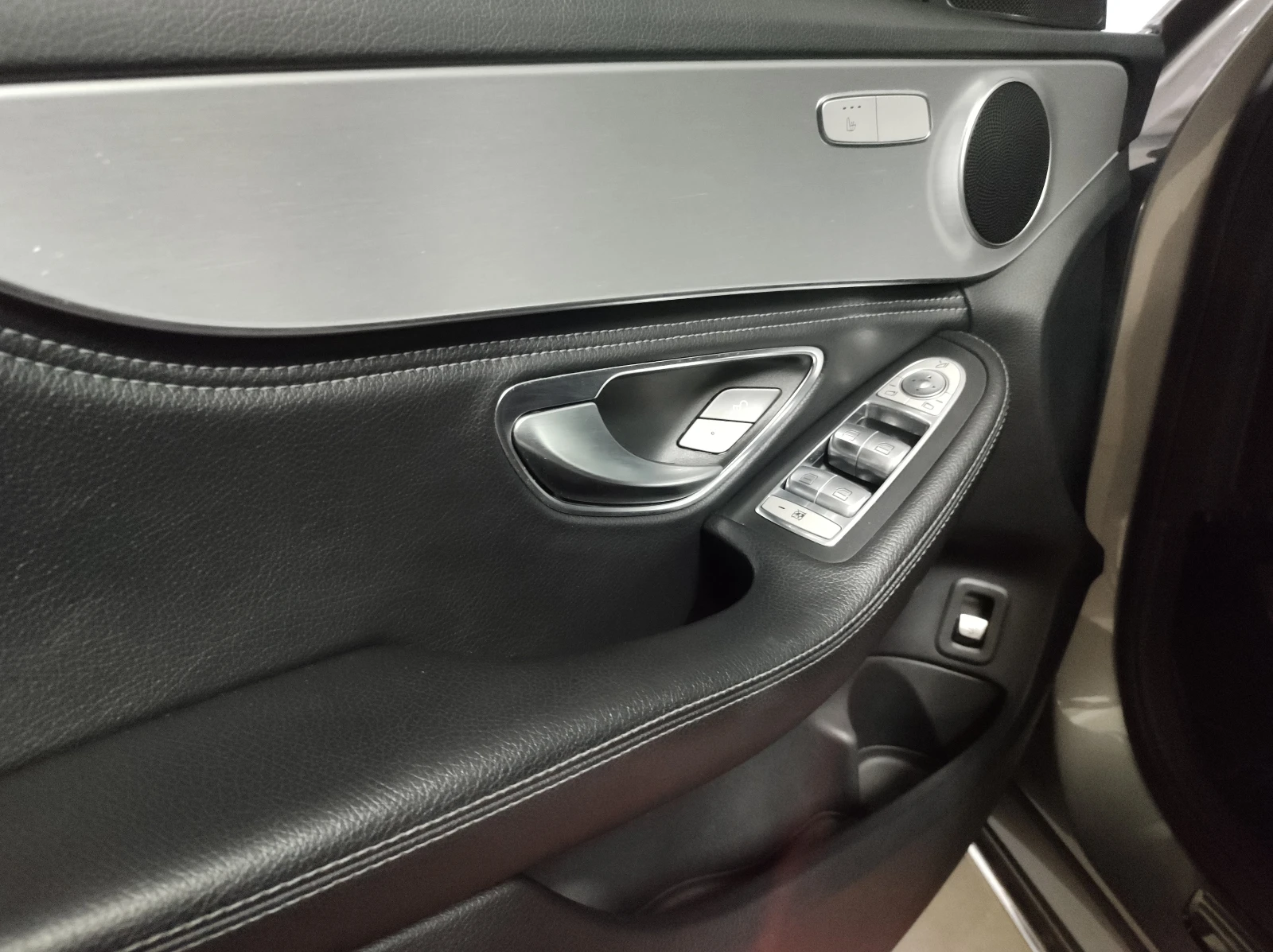 Mercedes-Benz C 180 Avantgarde, снимка 16 - Автомобили и джипове - 53750676