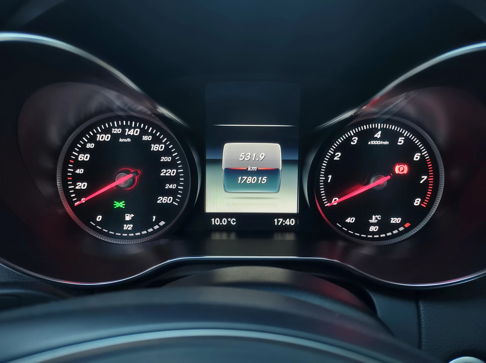 Mercedes-Benz C 180 Avantgarde, снимка 10 - Автомобили и джипове - 53750676