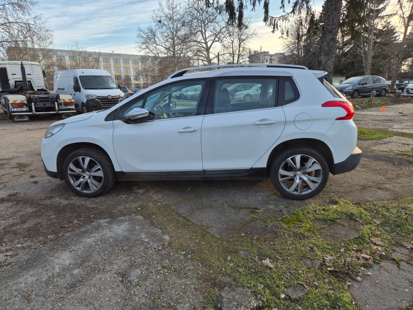 Peugeot 2008 1.2 бензин , снимка 3 - Автомобили и джипове - 53790947