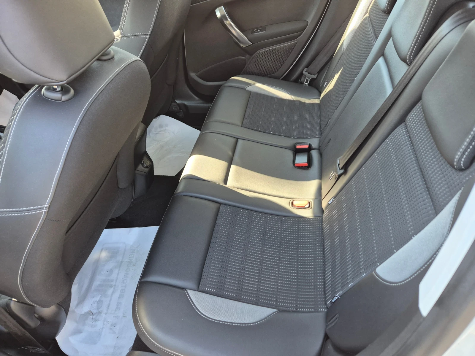 Peugeot 2008 1.2 бензин , снимка 11 - Автомобили и джипове - 53790947