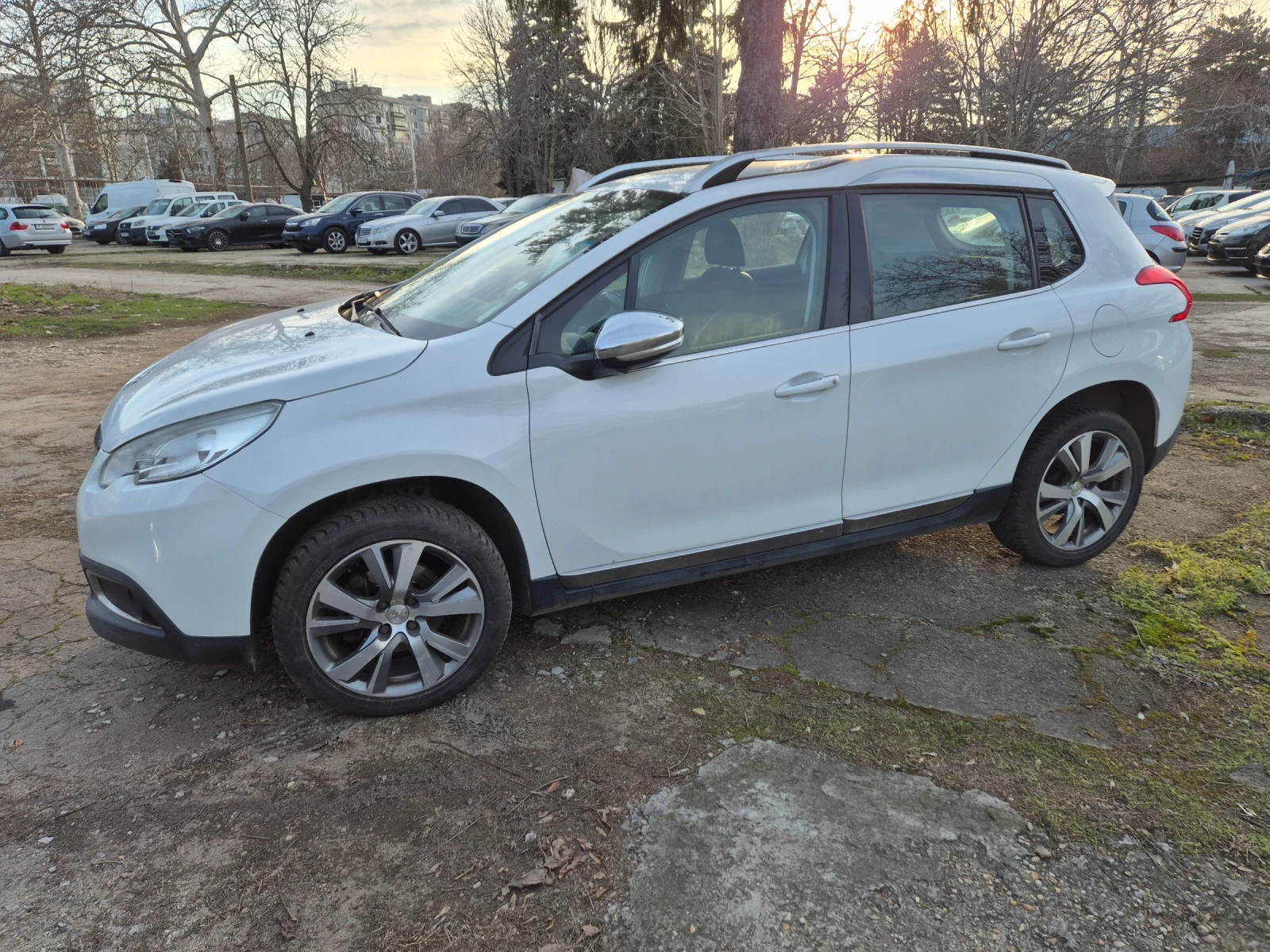 Peugeot 2008 1.2 бензин , снимка 2 - Автомобили и джипове - 53790947