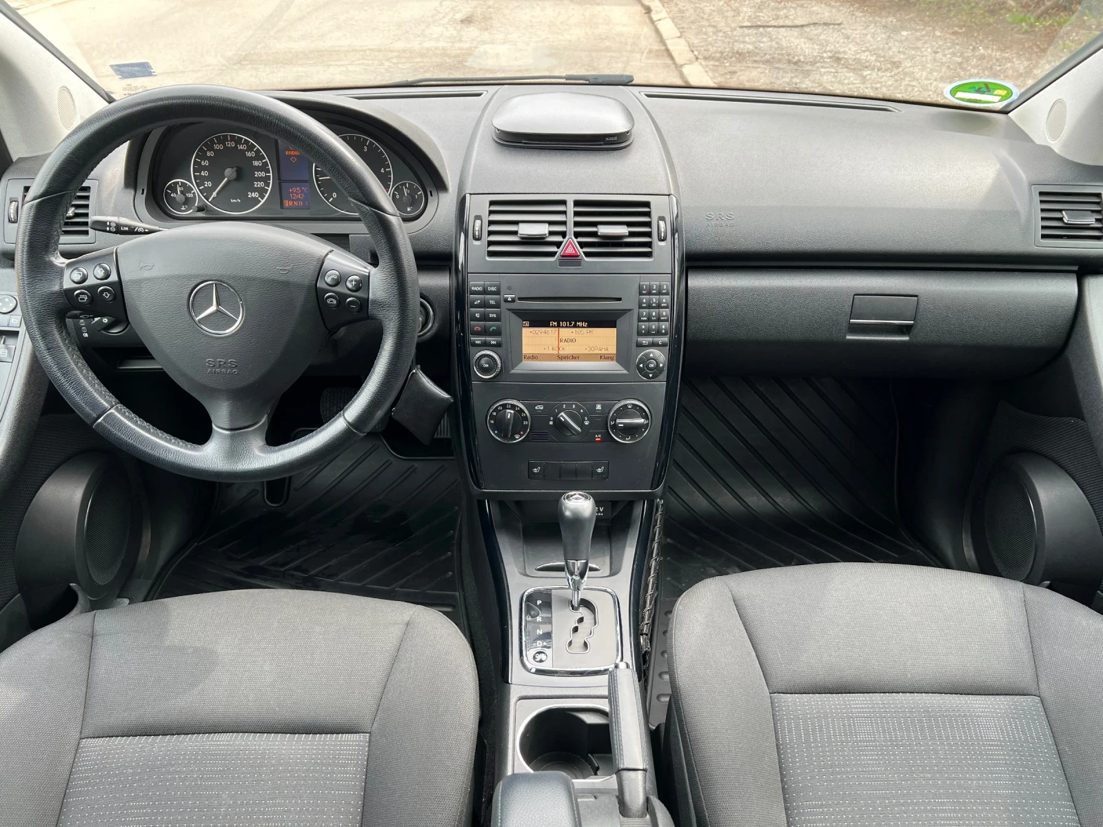 Mercedes-Benz A 180, снимка 9 - Автомобили и джипове - 53924871