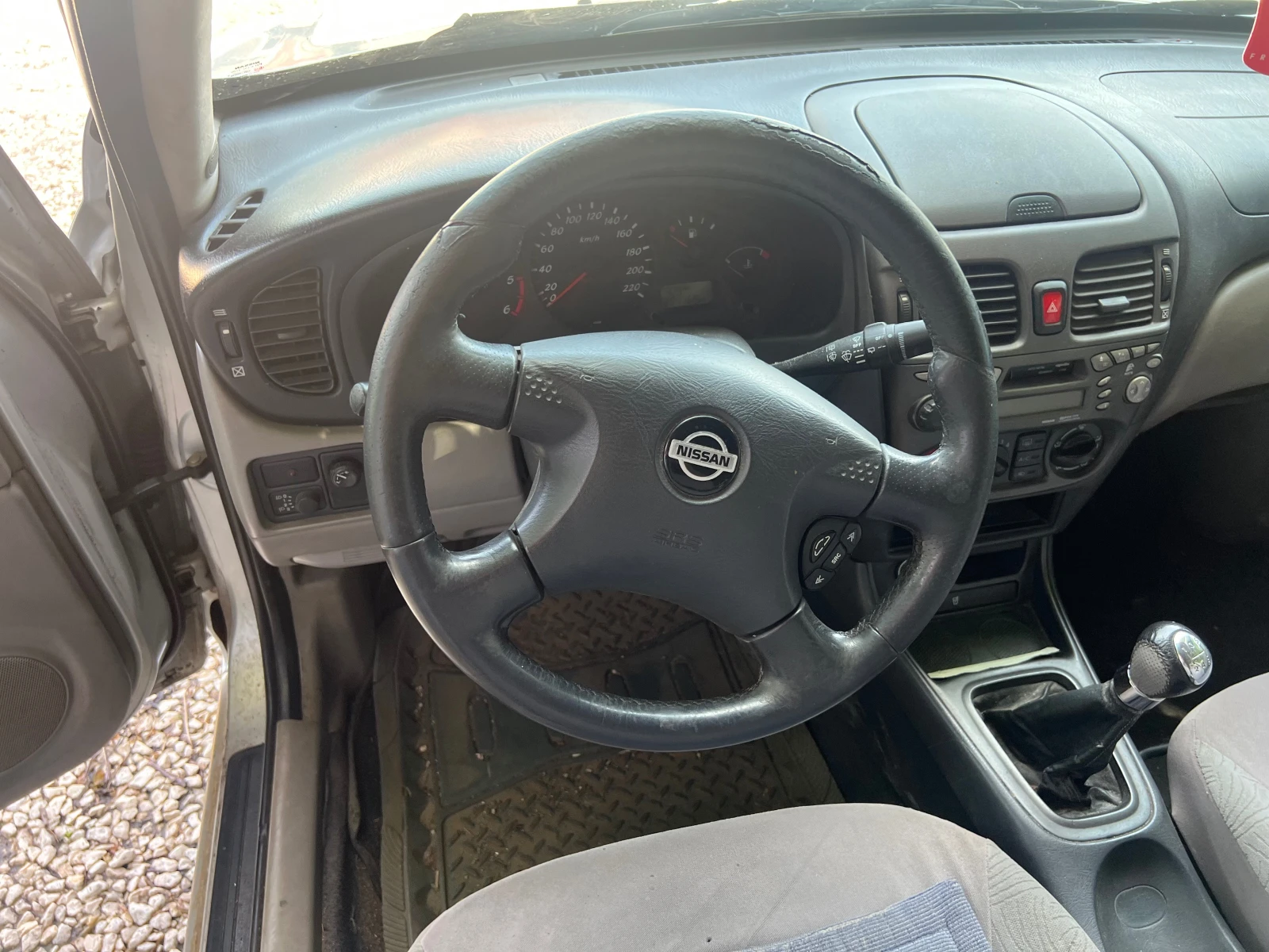 Nissan Almera 2.2 d, снимка 11 - Автомобили и джипове - 54820616