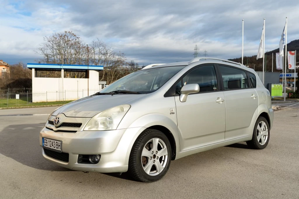Toyota Corolla verso, снимка 2 - Автомобили и джипове - 55186868