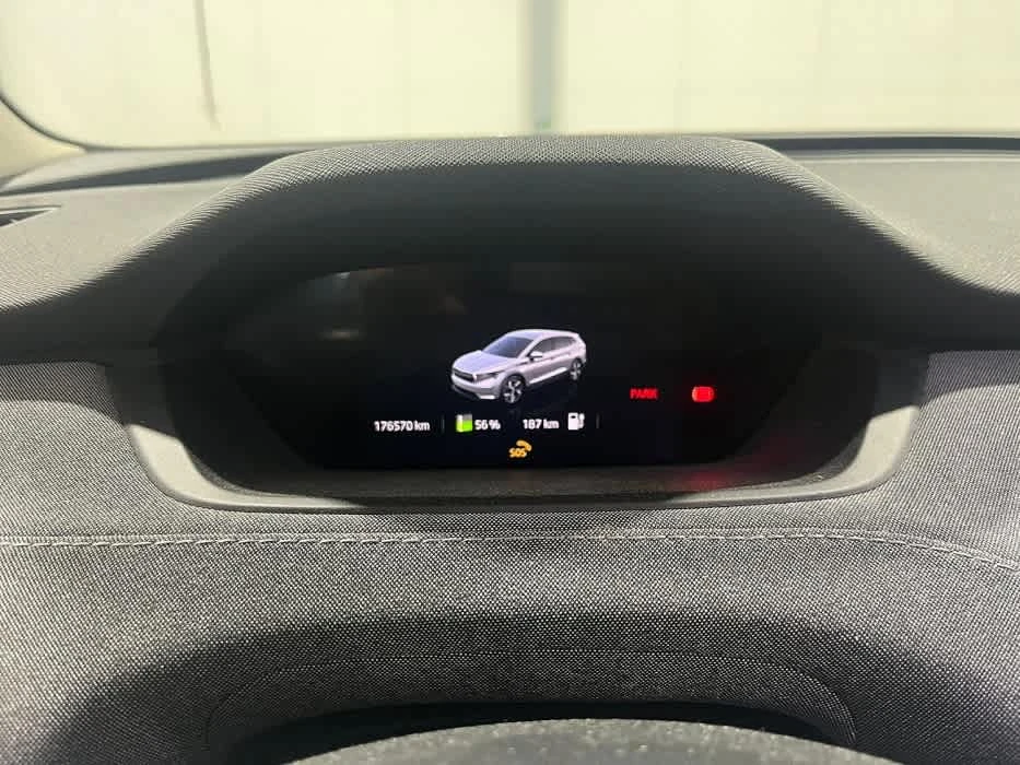 Skoda Enyaq IV60 SOH 92%-Сертификат ТОП СЪСТОЯНИЕ , снимка 11 - Автомобили и джипове - 55324143
