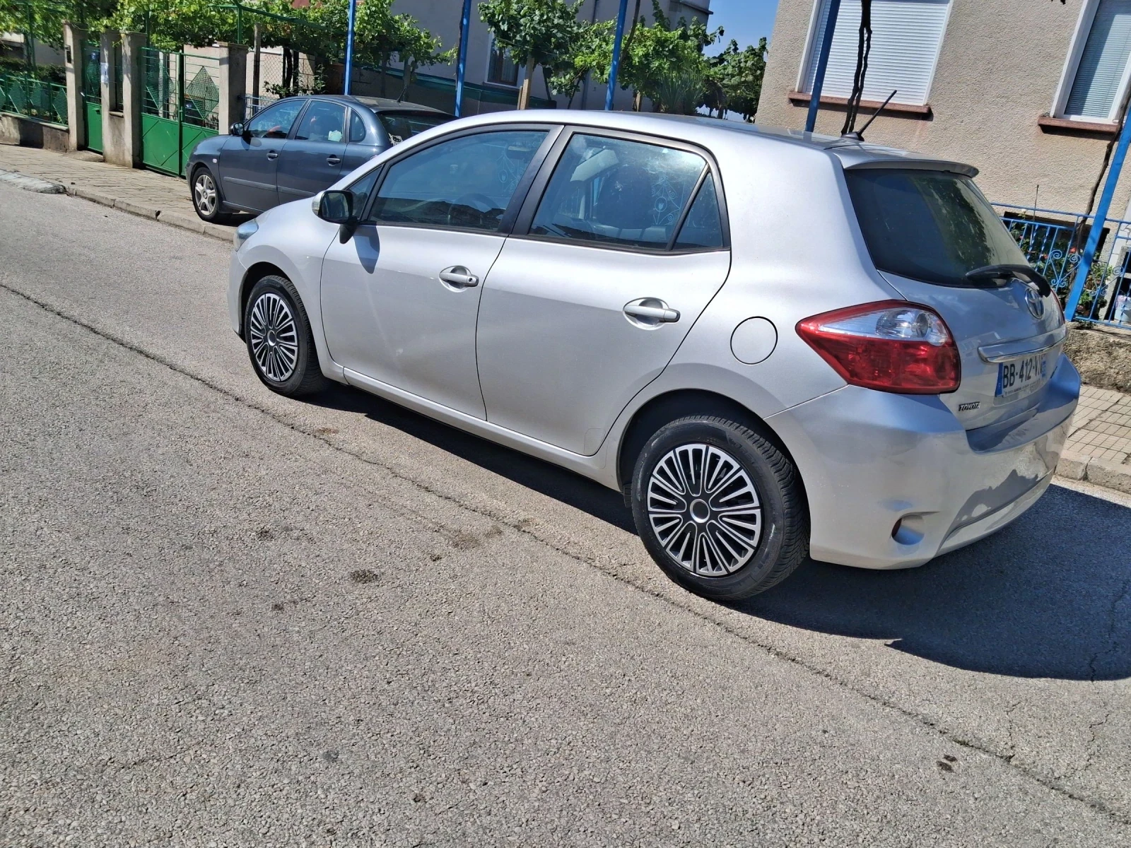 Toyota Auris 2.0D4D ШЕСТ СКОРОСТИ, снимка 9 - Автомобили и джипове - 55401370