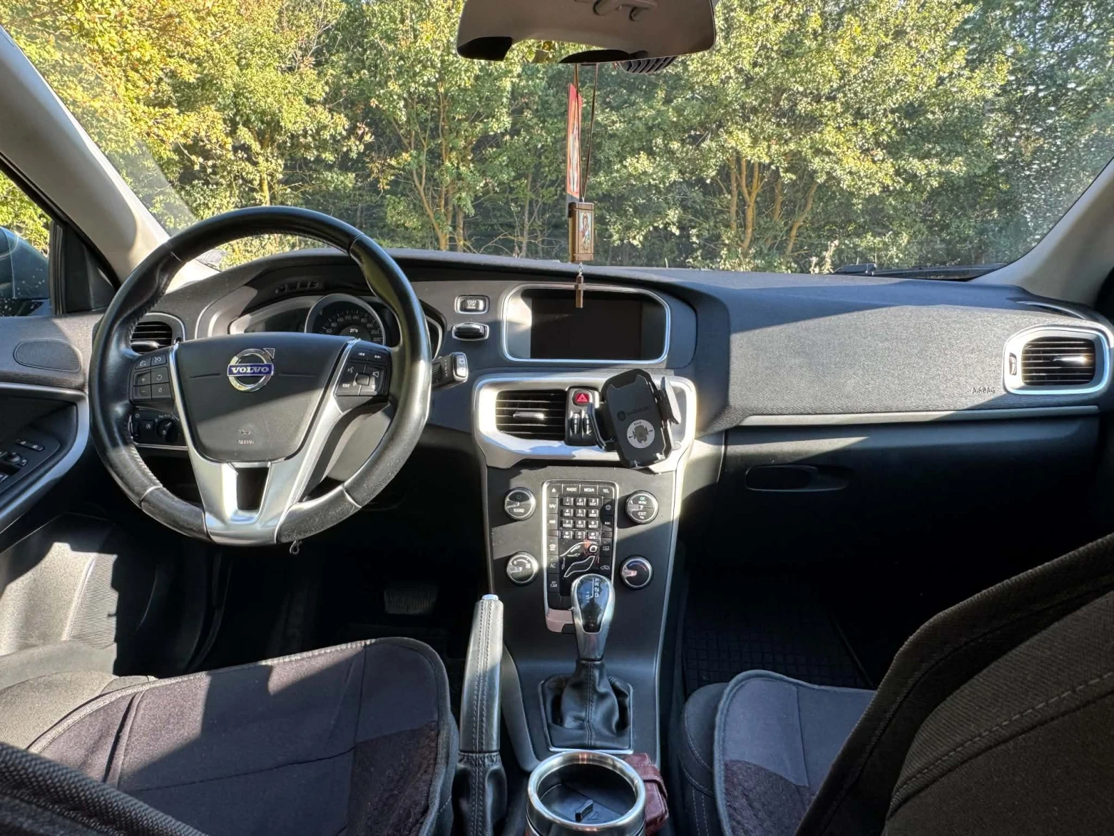 Volvo V40, снимка 4 - Автомобили и джипове - 55696199