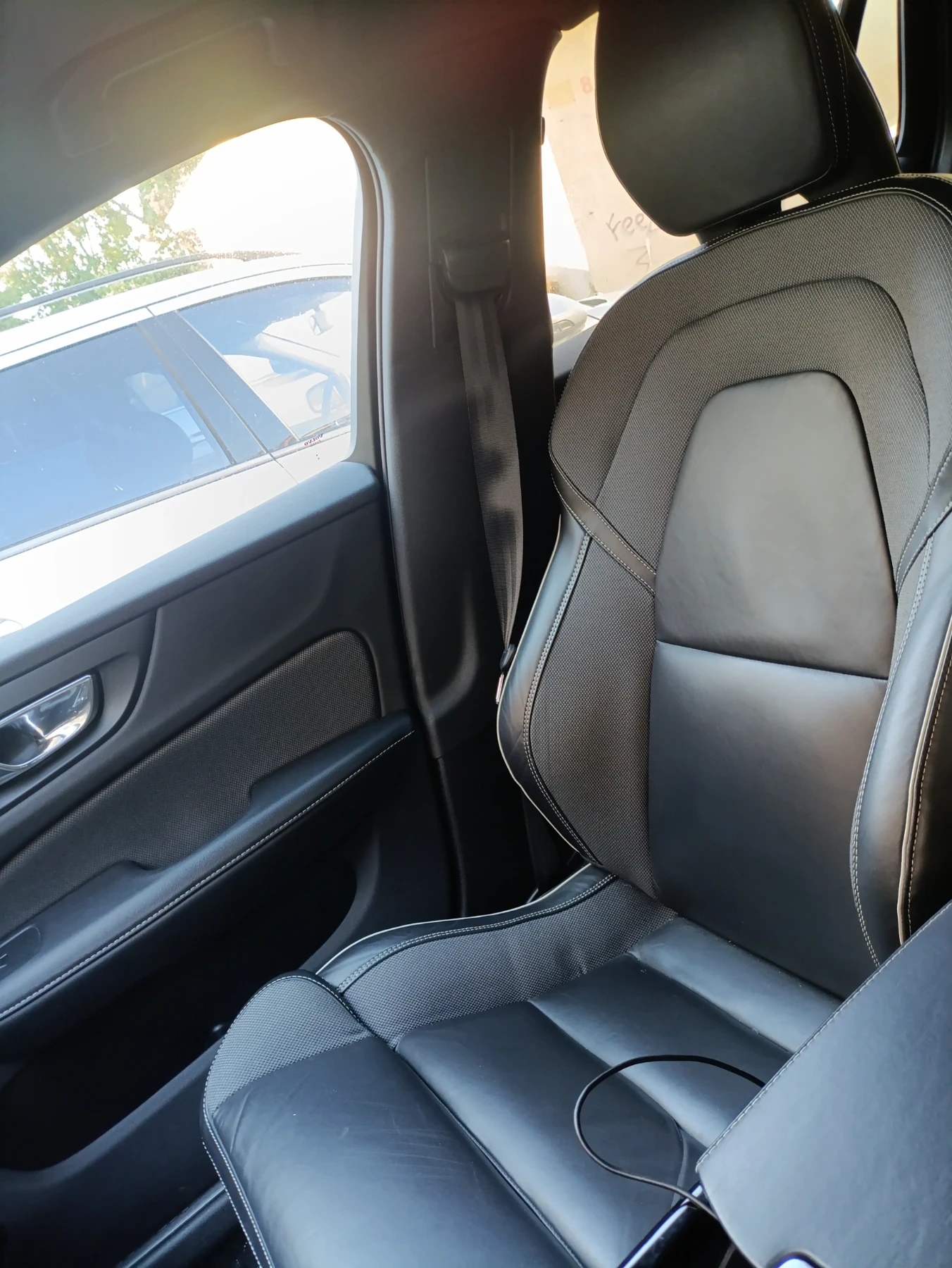 Volvo V60 T6 Twin Engine AWD R-Design, снимка 16 - Автомобили и джипове - 56159003