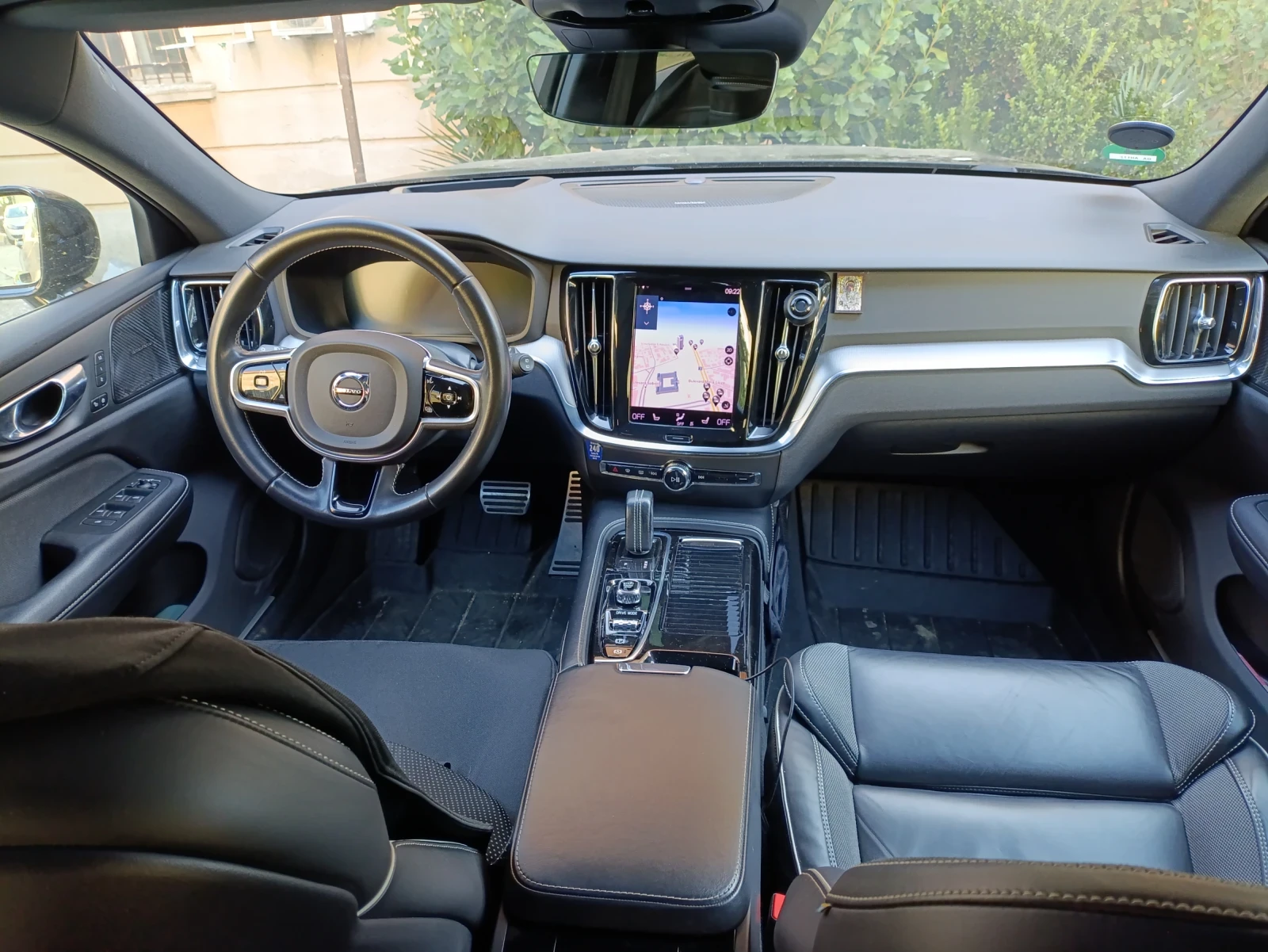 Volvo V60 T6 Twin Engine AWD R-Design, снимка 5 - Автомобили и джипове - 56159003