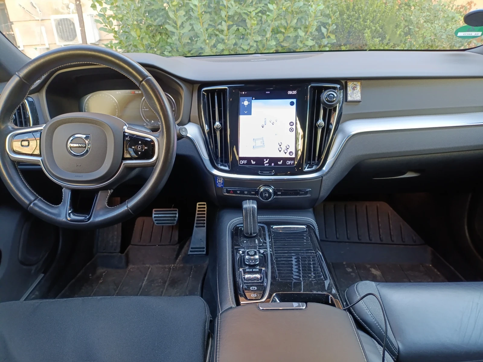 Volvo V60 T6 Twin Engine AWD R-Design, снимка 9 - Автомобили и джипове - 56159003