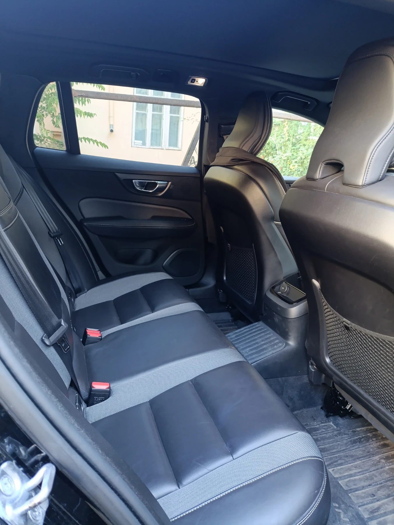Volvo V60 T6 Twin Engine AWD R-Design, снимка 11 - Автомобили и джипове - 56159003