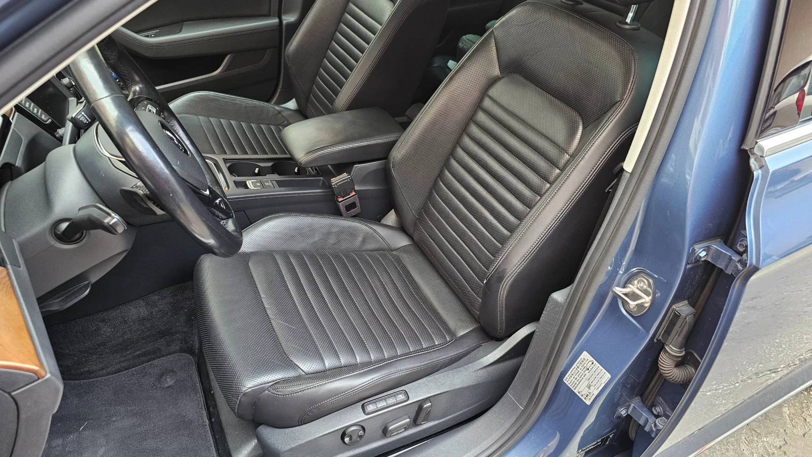 VW Passat Всички екстри, снимка 10 - Автомобили и джипове - 56450199