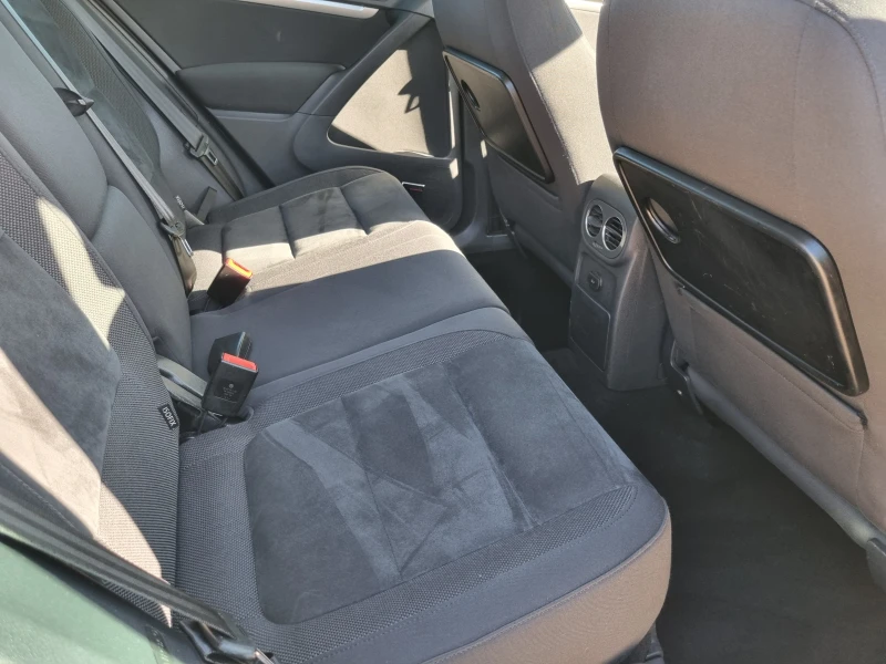 VW Tiguan 2.0 TSI 211k.cHighline 4Motio  Facelift ШВЕЙЦАРИЯ , снимка 8 - Автомобили и джипове - 52212721