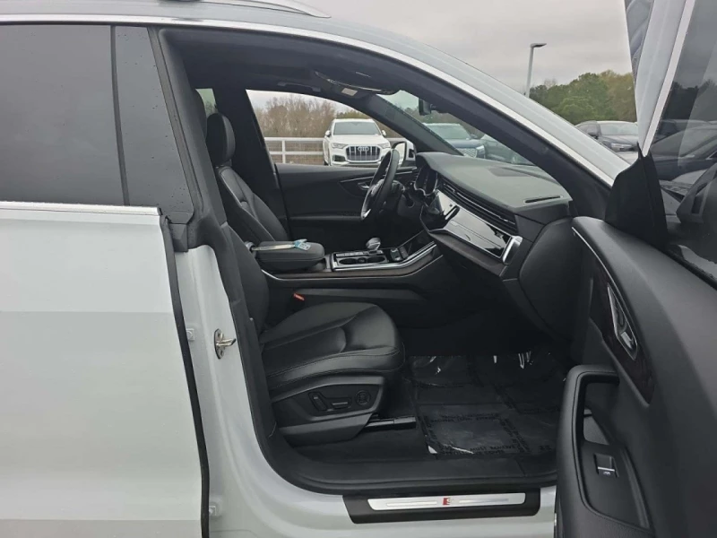 Audi Q8 * CARFAX * БЕЗ ПЪРВОНАЧАЛНА ВНОСКА, снимка 13 - Автомобили и джипове - 52813796