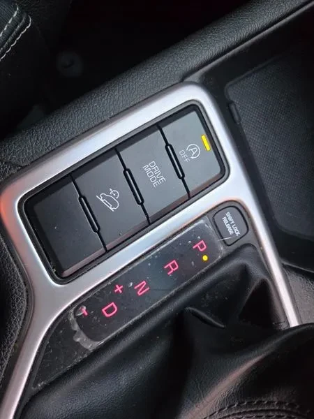 Kia Sportage 2.0 CRDi 4WD, снимка 14 - Автомобили и джипове - 54275114