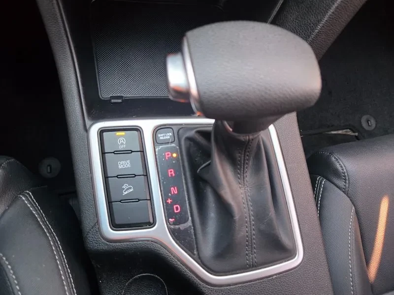 Kia Sportage 2.0 CRDi 4WD, снимка 9 - Автомобили и джипове - 54275114