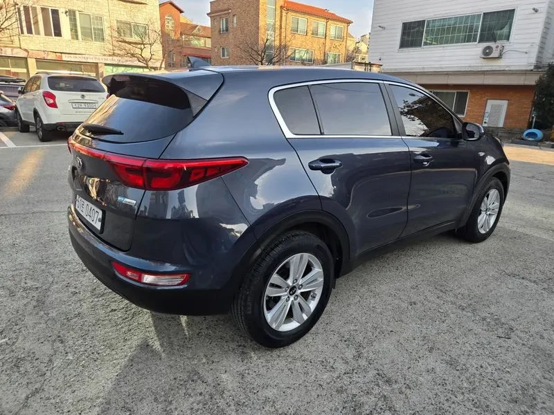 Kia Sportage 2.0 CRDi 4WD, снимка 2 - Автомобили и джипове - 54275114
