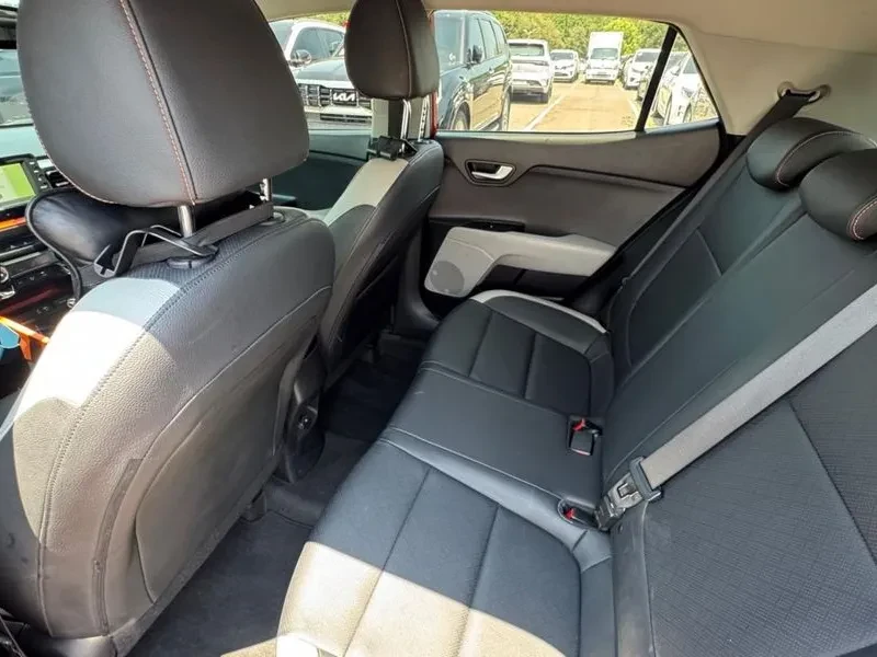 Kia Stonic 1.6 PRESTIGE, снимка 10 - Автомобили и джипове - 55058645