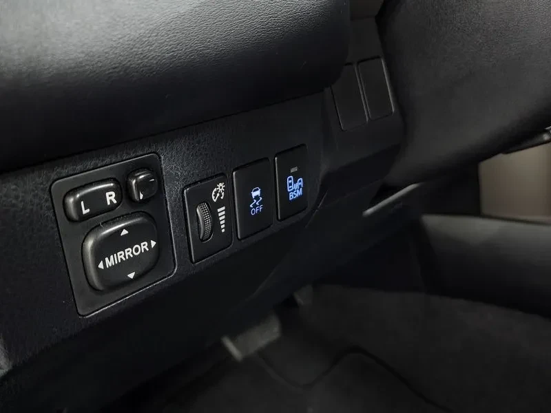 Toyota Rav4 2.5 2Wd 4Th Generation, снимка 15 - Автомобили и джипове - 56354130