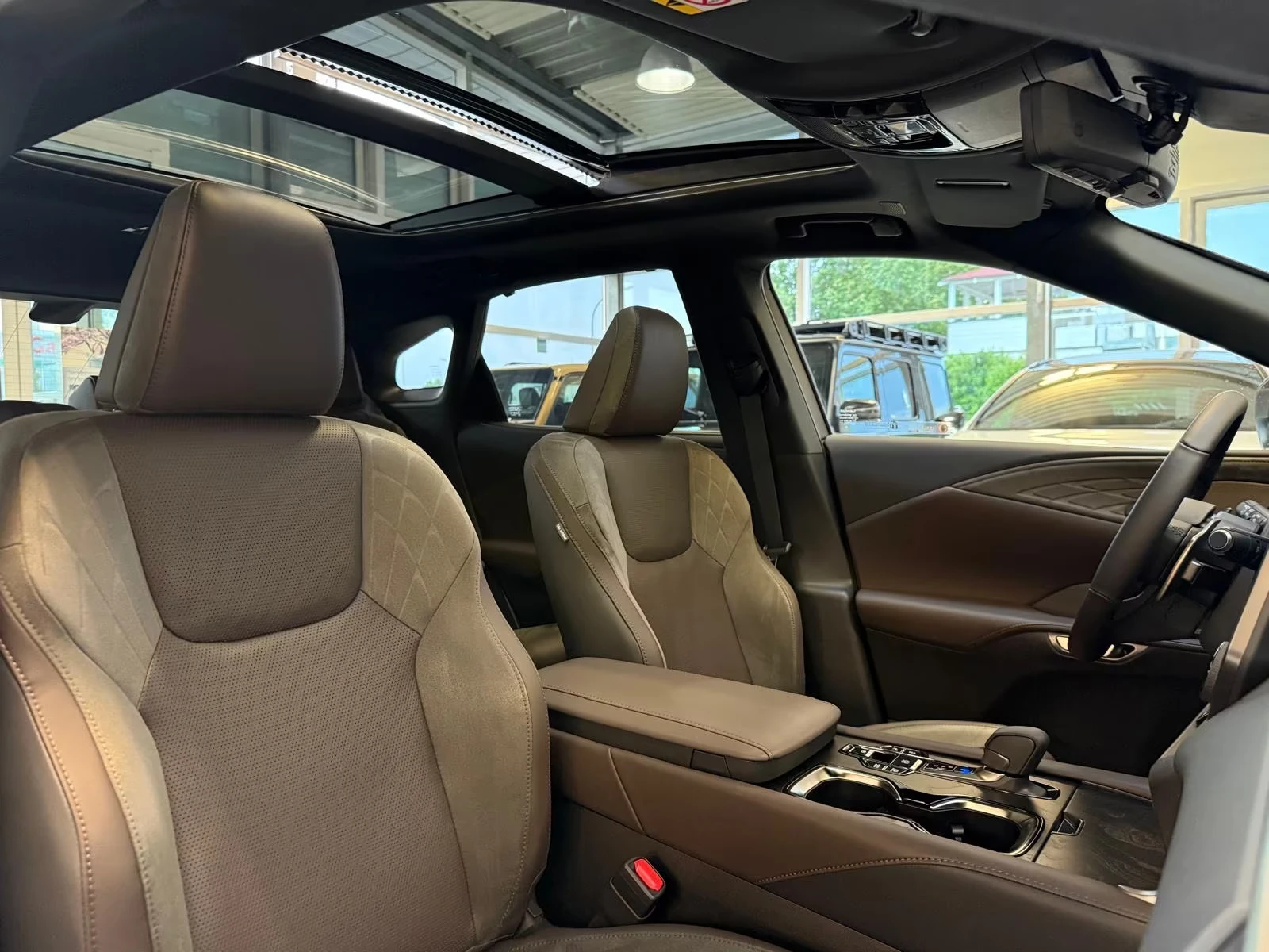 Lexus RX 450h plus LUXURY/309HP/ИЗБОР ЦВЯТ/M LEV/PANO/MATRIX/360/111d - изображение 10