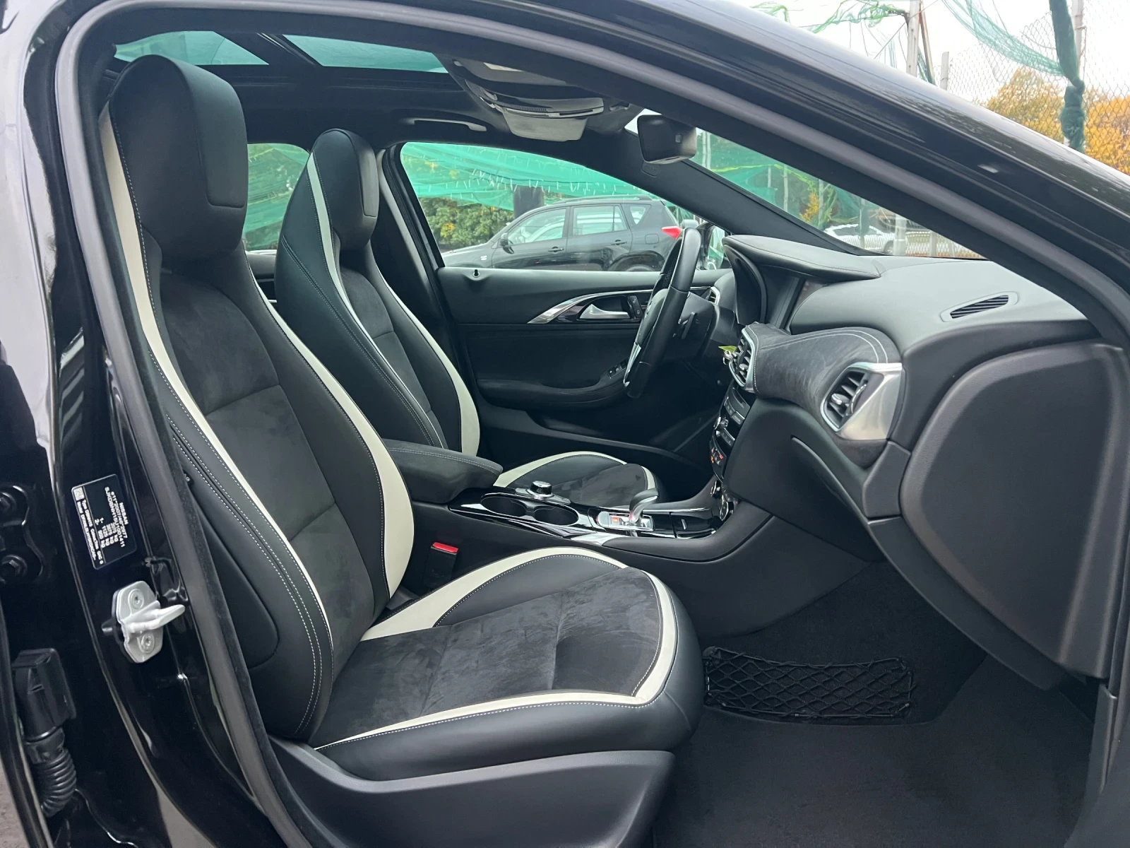 Infiniti Q30 S 2.2CDI AWD - изображение 9
