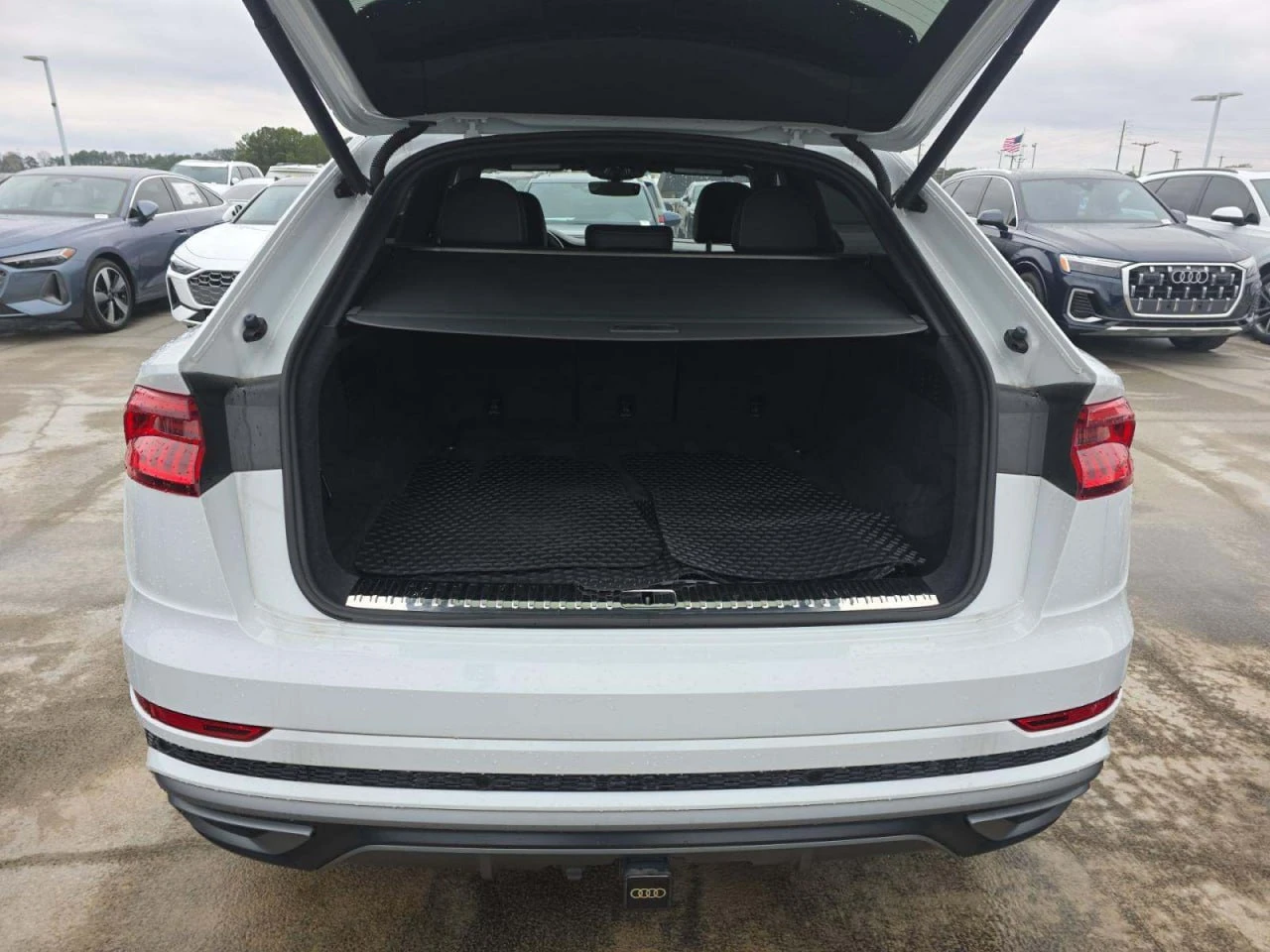 Audi Q8 * CARFAX * ��� ������������ ������ | Mobile.bg � ����������� 10