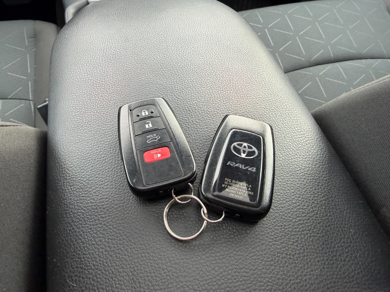 Toyota Rav4 Hybrid XLE * * CARFAX * * АВТО КРЕДИТ * * , снимка 12 - Автомобили и джипове - 53771976