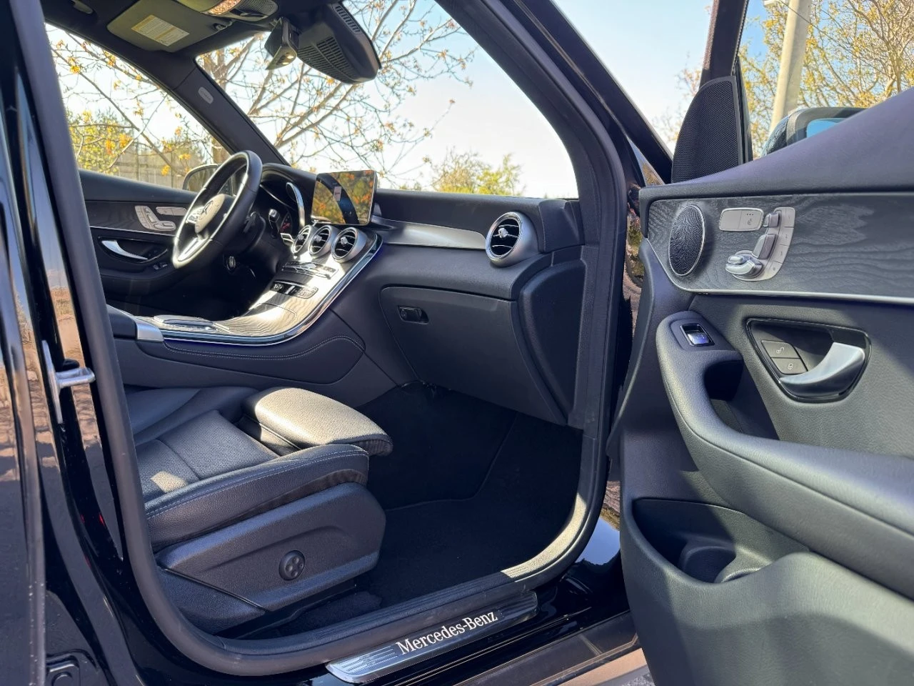 Mercedes-Benz GLC 300 AMG Line/Pano/360 View, снимка 9 - Автомобили и джипове - 54378271