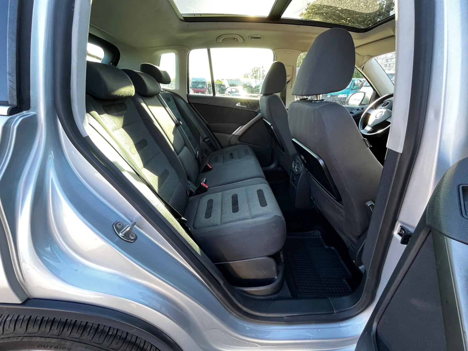 VW Tiguan 2.0TDi 4Motion CommonRail, снимка 12 - Автомобили и джипове - 54703410