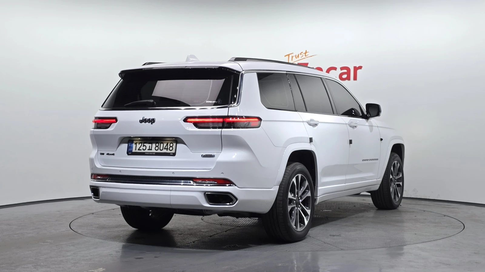 Jeep Grand cherokee 3.6 Overland | 360 CAM | HUD | DISTRONIC | VENTILA, снимка 2 - Автомобили и джипове - 54715977
