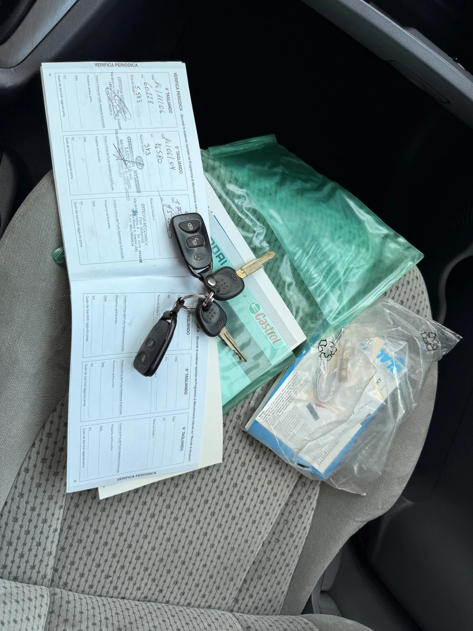 Hyundai Tucson 2.0 CRDI 4x4 ИТАЛИЯ МНОГО ЗАПАЗЕН, снимка 14 - Автомобили и джипове - 54746155
