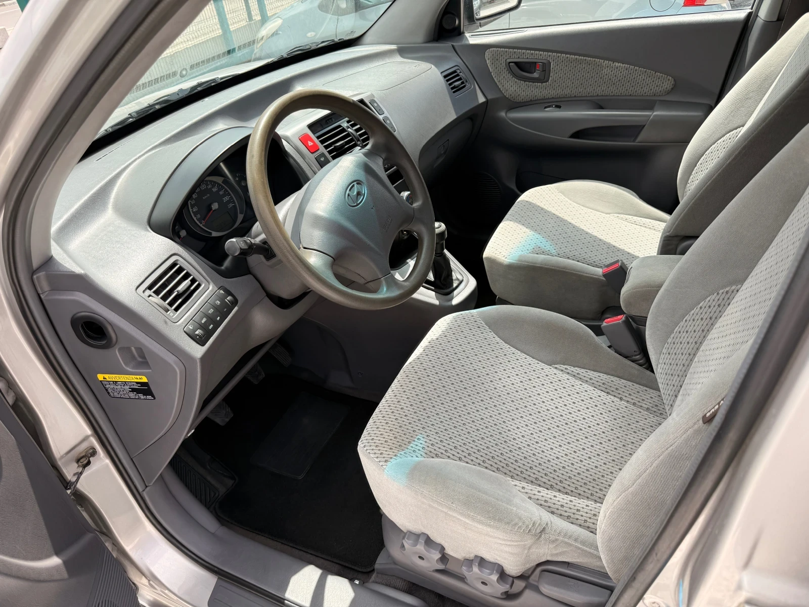 Hyundai Tucson 2.0 CRDI 4x4 ИТАЛИЯ МНОГО ЗАПАЗЕН, снимка 5 - Автомобили и джипове - 54746155