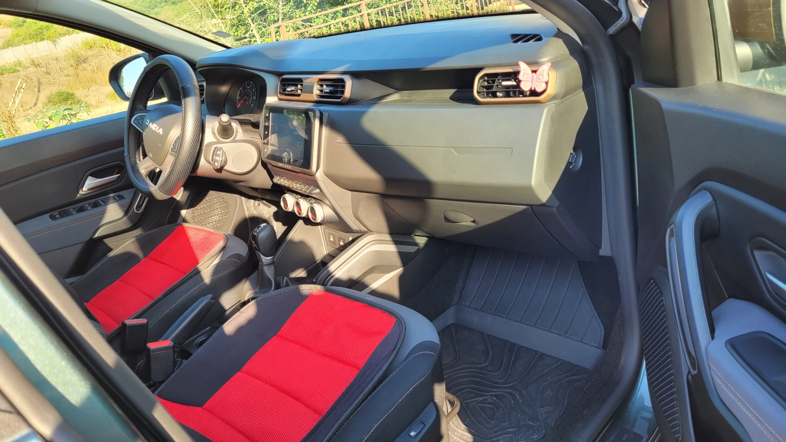 Dacia Duster 1.3 tce, снимка 15 - Автомобили и джипове - 55749042