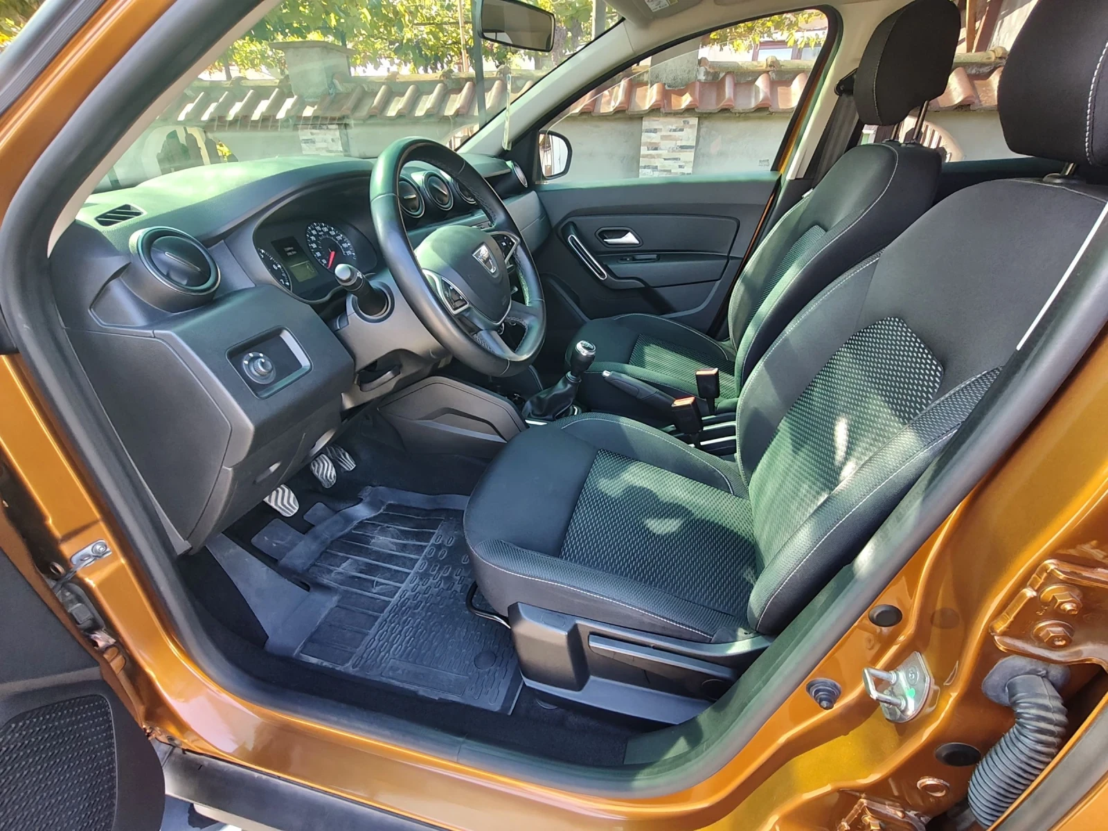 Dacia Duster, снимка 12 - Автомобили и джипове - 56258317