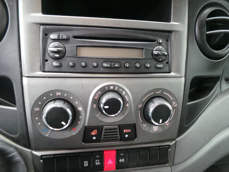 Iveco 35c15 3.0L* ЩОРА+ ФУРГОН+ ВРАТИ* КЛИМА* до 3.5т N1, снимка 11 - Бусове и автобуси - 52713940