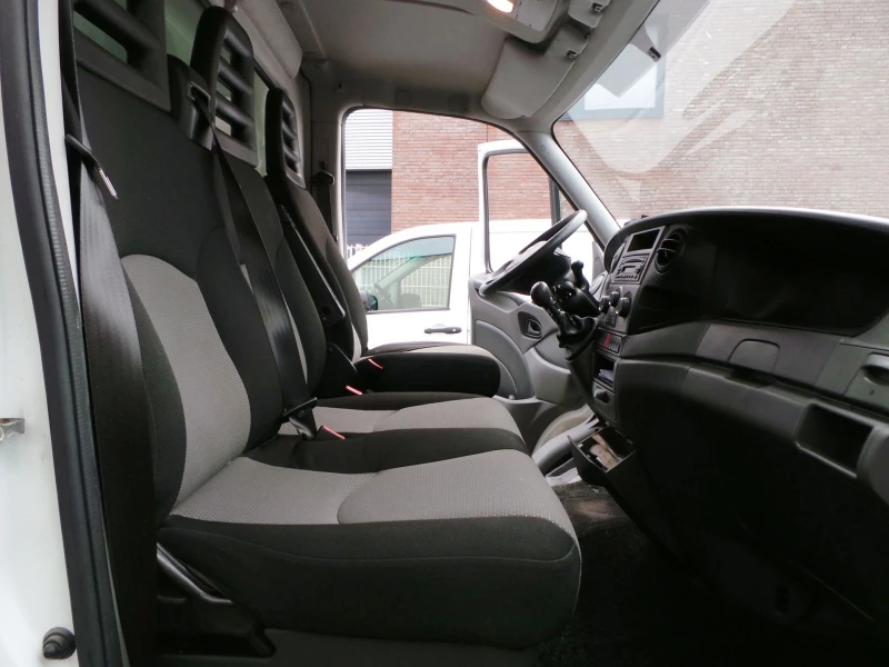 Iveco 35c15 3.0L* ЩОРА+ ФУРГОН+ ВРАТИ* КЛИМА* до 3.5т N1, снимка 10 - Бусове и автобуси - 52713940