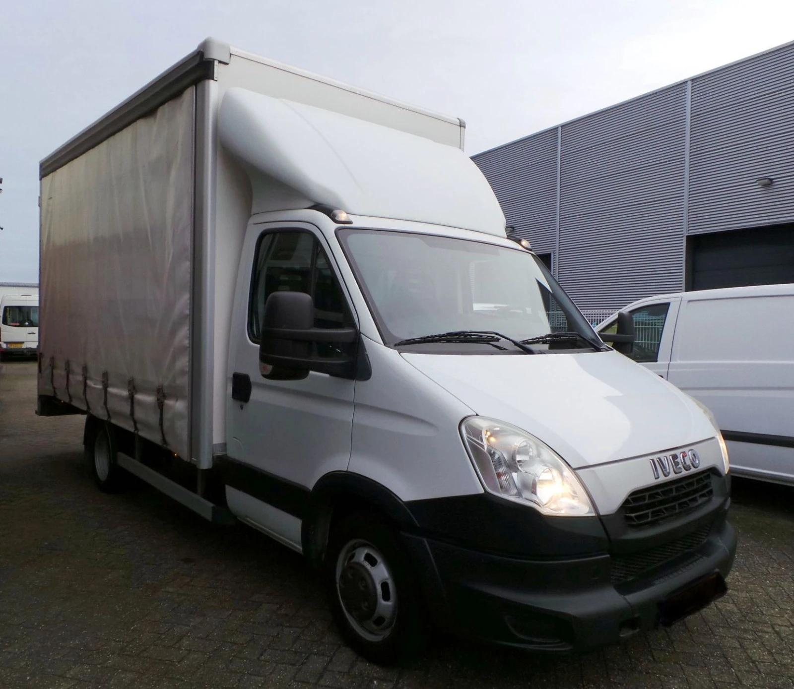 Iveco 35c15 3.0L* ЩОРА+ ФУРГОН+ ВРАТИ* КЛИМА* до 3.5т N1 - изображение 2