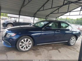 Mercedes-Benz E 300 * CARFAX * ОПЦИЯ ЗА ФИНАНСИРАНЕ * , снимка 14