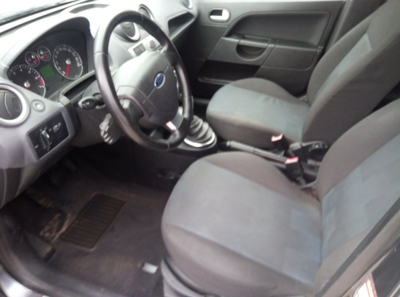 Ford Fiesta 1.2 i, снимка 8 - Автомобили и джипове - 42103390