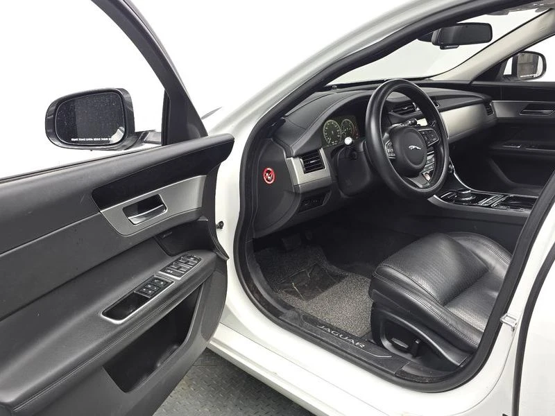 Jaguar Xf 2.0 Automatic, снимка 9 - Автомобили и джипове - 55926622