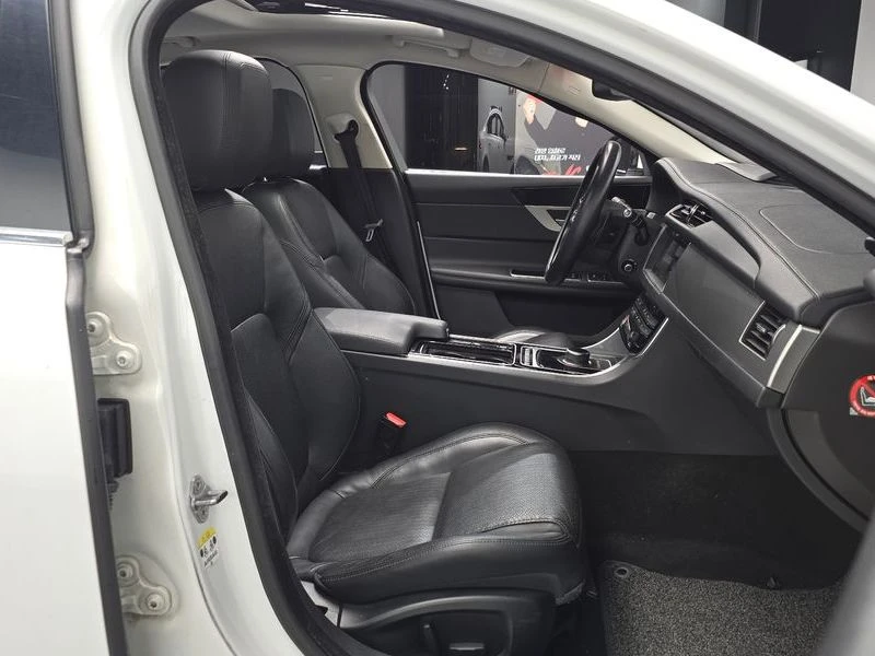 Jaguar Xf 2.0 Automatic, снимка 11 - Автомобили и джипове - 55926622