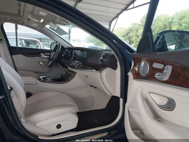 Mercedes-Benz E 300 * CARFAX * ОПЦИЯ ЗА ФИНАНСИРАНЕ * , снимка 5 - Автомобили и джипове - 56020366
